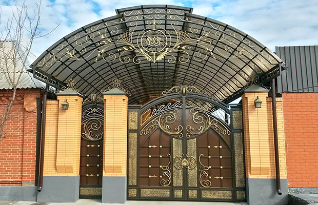 Купить или заказать ворота для дома с навесом - стильные и надежные решения для вашего участка в Нижнеудинске от 41561 руб | ВоротМастер-Нжк